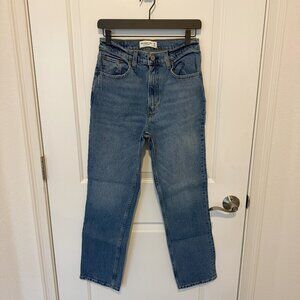 Abercrombie & Fitch Ultra High Rise 90s Straight Jean Size 2s